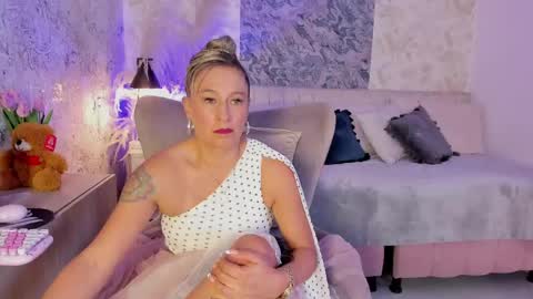 Snapshot of liannaa_ chatting on May 2026 08:05:02 PM Lian online show from May 2026 08:05:02 PM