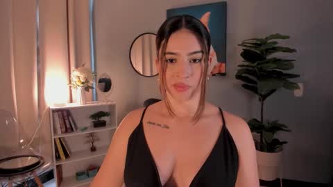 Lia online show from November 2025 12:39:02 PM