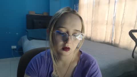 Lia Roberts online show from October 2025 11:54:02 AM