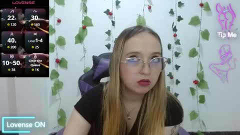 Snapshot of liaroberts1 chatting on April 2026 03:09:02 AM Lia Roberts online show from April 2026 03:09:02 AM