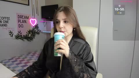 Lia online show from October 2025 01:31:02 PM