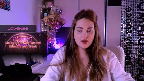 libra_mia online show from November 2025 06:31:02 PM