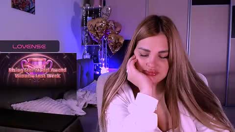 libra_mia online show from November 2025 10:56:01 PM