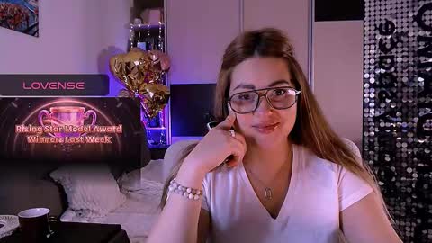 libra_mia online show from December 2025 07:52:02 PM