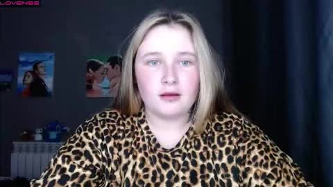 light_lunaa online show from September 2025 01:57:02 PM