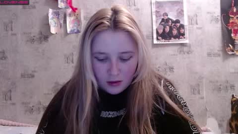 light_lunaa online show from November 2025 12:44:02 PM
