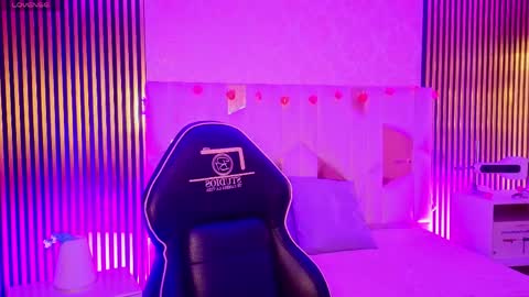 LIHIAN online show from April 2026 12:21:01 PM