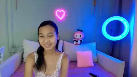 Lihn Pham online show from December 2025 03:27:02 AM