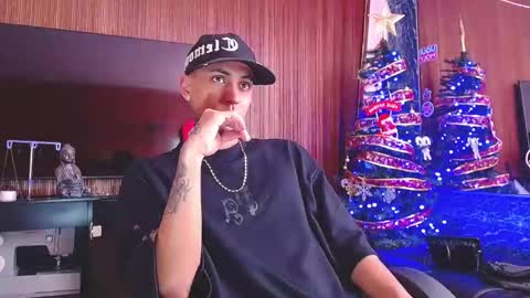 Snapshot of liiaam_lee_ chatting on December 2025 08:02:01 PM Daniel online show from December 2025 08:02:01 PM