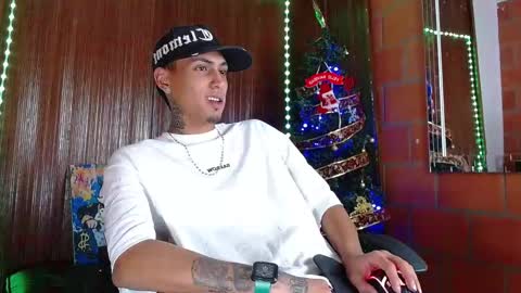 Snapshot of liiaam_lee_ chatting on December 2025 11:45:01 PM Daniel online show from December 2025 11:45:01 PM