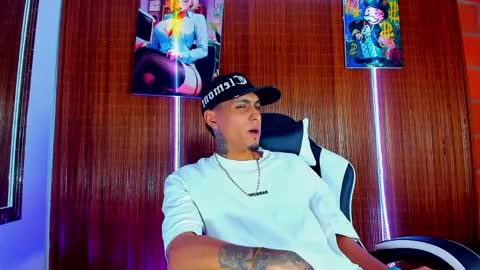 Snapshot of liiaam_lee_ chatting on February 2026 09:30:02 PM Daniel online show from February 2026 09:30:02 PM