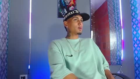 Snapshot of liiaam_lee_ chatting on April 2026 10:51:02 PM Daniel online show from April 2026 10:51:02 PM