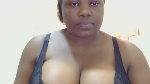 Snapshot of liilcutiee chatting on May 2026 10:44:02 AM Lily online show from May 2026 10:44:02 AM