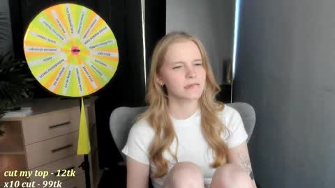 Snapshot of lil_cookie_monster chatting on April 2026 01:13:02 PM Erica online show from April 2026 01:13:02 PM
