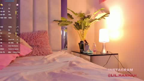 Snapshot of lil_hanna18 chatting on December 2024 01:18:01 PM Hanna online show from December 2024 01:18:01 PM