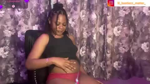 Snapshot of lil_momma422 chatting on June 2026 04:18:02 AM MOMMA LUV online show from June 2026 04:18:02 AM