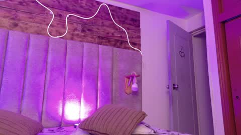 Snapshot of lil_moon1 chatting on April 2026 12:13:01 PM bri online show from April 2026 12:13:01 PM