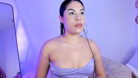 Lola online show from November 2025 02:01:02 AM