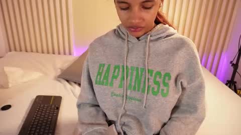 L I L A   online show from February 2026 04:06:01 AM