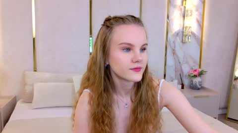 Snapshot of lili_lohan chatting on June 2026 05:36:02 AM lili_lohan online show from June 2026 05:36:02 AM