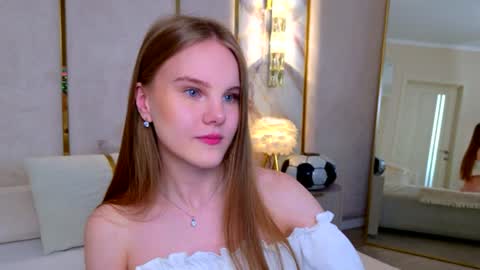 Snapshot of lili_lohan chatting on July 2026 06:07:02 AM lili_lohan online show from July 2026 06:07:02 AM