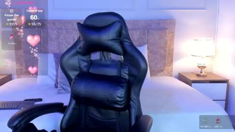Snapshot of lili_milf4 chatting on October 2025 11:43:01 AM LILI MILF online show from October 2025 11:43:01 AM