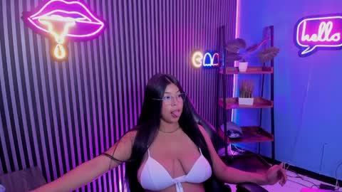 lili skye online show from April 2026 08:02:01 PM