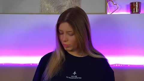 Mia online show from February 2025 01:35:02 PM