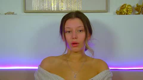 Mia online show from September 2025 06:24:02 AM