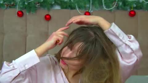 Mia online show from December 2025 06:40:01 AM