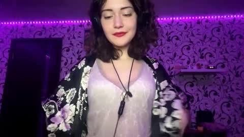 Lili online show from November 2025 04:29:02 PM