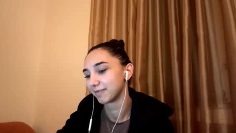 Snapshot of lilihalvorsen chatting on October 2025 10:07:02 PM Lina online show from October 2025 10:07:02 PM