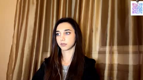 Lina online show from November 2025 10:19:01 PM