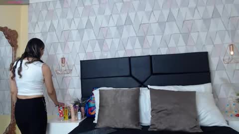 LilyJensen online show from September 2025 08:24:01 PM