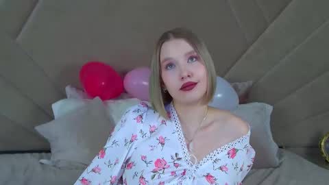 LiliLinn online show from February 2025 12:05:02 PM