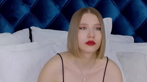 LiliLinn online show from February 2025 11:20:02 AM