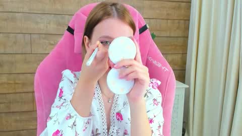 LiliLinn online show from September 2025 05:18:02 AM