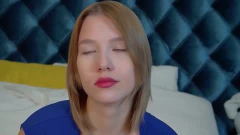 LiliLinn online show from September 2025 04:35:02 AM