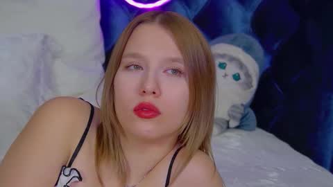 LiliLinn online show from November 2025 06:34:02 AM