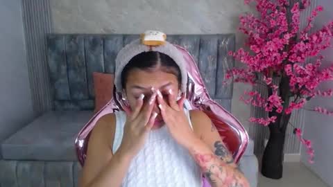 Snapshot of lilith_petit_sub chatting on January 2025 12:49:01 PM Lilith online show from January 2025 12:49:01 PM