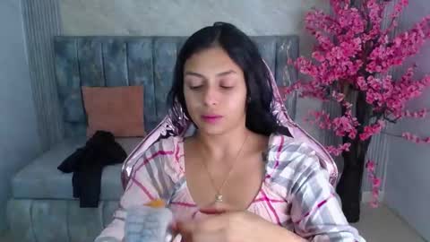 Snapshot of lilith_petit_sub chatting on January 2025 12:43:01 PM Lilith online show from January 2025 12:43:01 PM