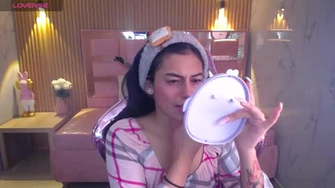 Snapshot of lilith_petit_sub chatting on February 2025 01:22:01 PM Lilith online show from February 2025 01:22:01 PM