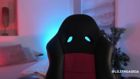 lilith_sage_ online show from November 2025 12:16:01 PM