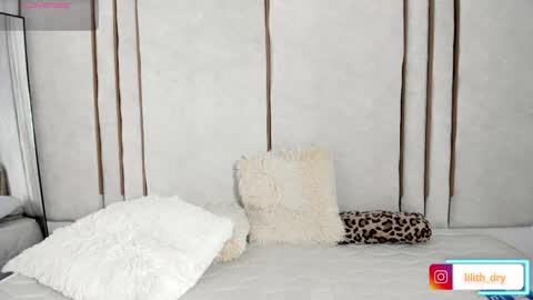 Snapshot of lilithdry chatting on April 2026 11:21:02 PM Lilith online show from April 2026 11:21:02 PM