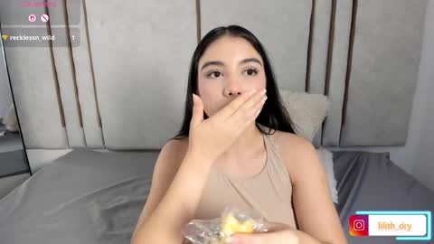 Snapshot of lilithdry chatting on April 2026 12:33:01 AM Lilith online show from April 2026 12:33:01 AM