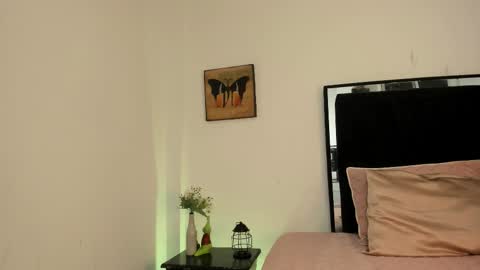 Lilith online show from November 2025 04:01:02 AM