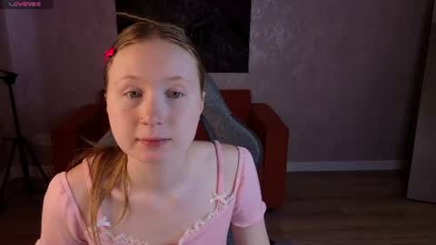 Snapshot of lilitiny chatting on June 2026 01:32:01 AM Lili Tiny GMT2 3-10AM MonTueWedThuSat online show from June 2026 01:32:01 AM