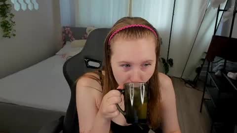 Snapshot of lilitiny chatting on July 2026 01:37:01 AM Lili Tiny GMT2 3-10AM MonTueWedThuSat online show from July 2026 01:37:01 AM