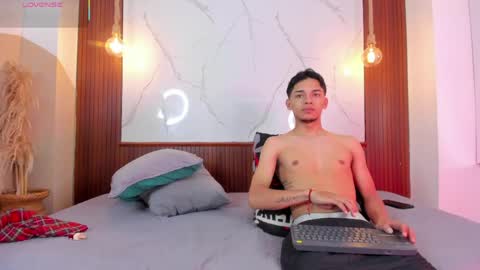 lillian_lee1 online show from May 2026 05:42:02 PM