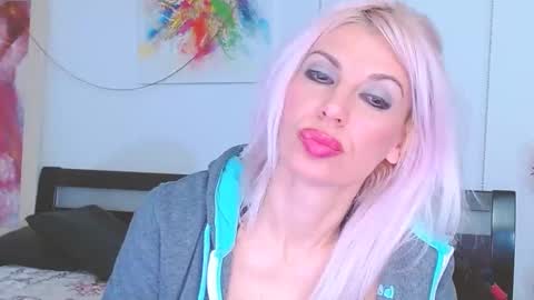 Lara online show from February 2025 11:10:02 PM